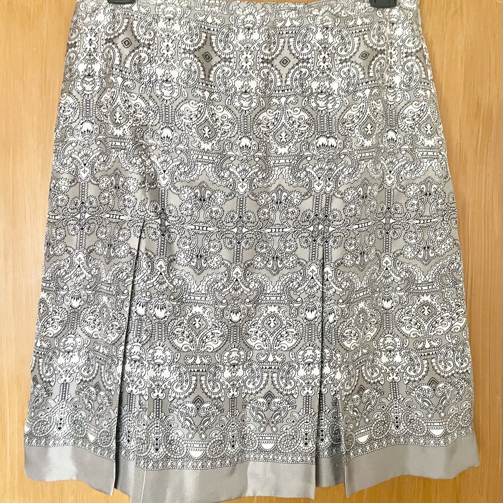 Gray and White Paisley Patterned Ann Taylor Loft Silk Skirt